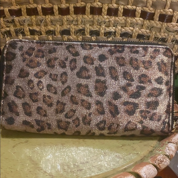 TAHARI Cheetah Print Zip Around Wallet with Credit Card Holder - Black/Gold - Picture 4 of 10